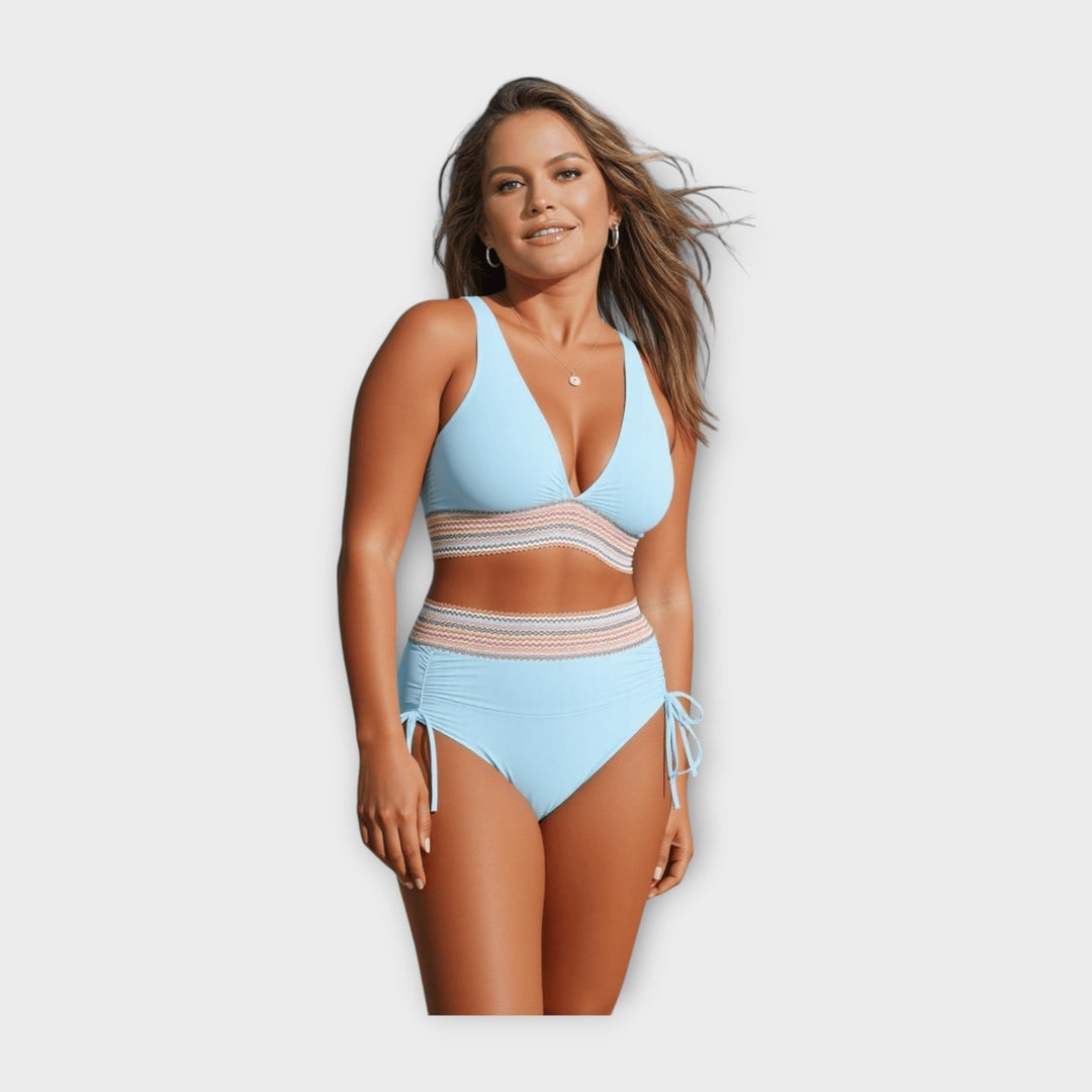 Bikini ar Mežģīņu Detalēm un Augstu Jostasvietu