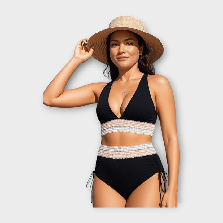 Bikini ar Mežģīņu Detalēm un Augstu Jostasvietu