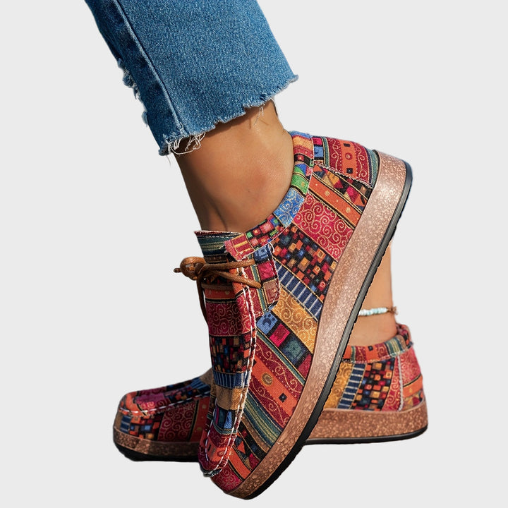 Daudzkrāsaini Boho Apavi