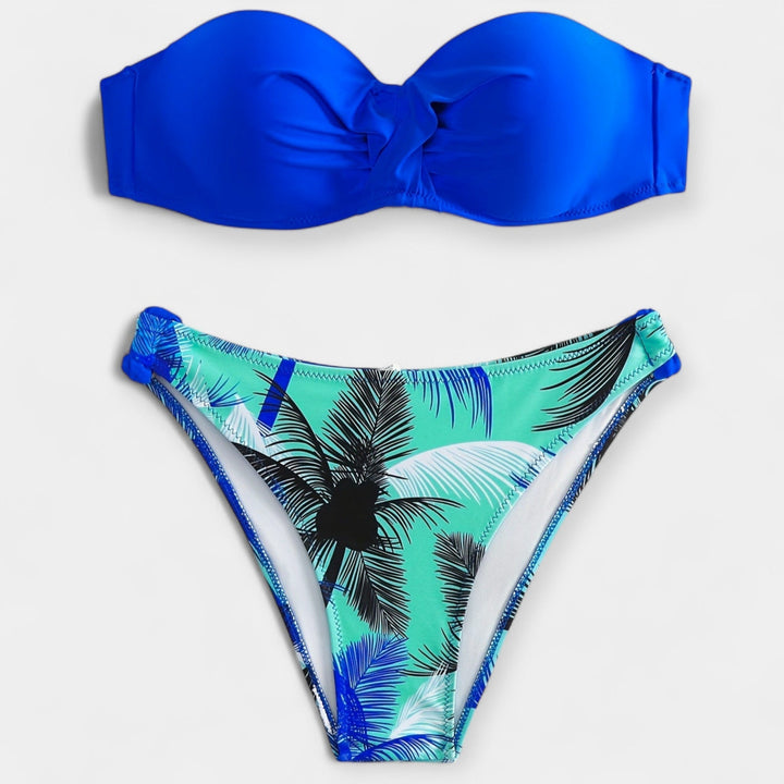 Seksīgais bikini ar atvērtu muguru un stiliem