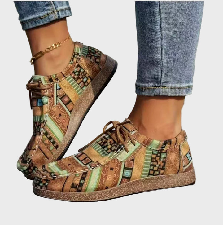 Daudzkrāsaini Boho Apavi