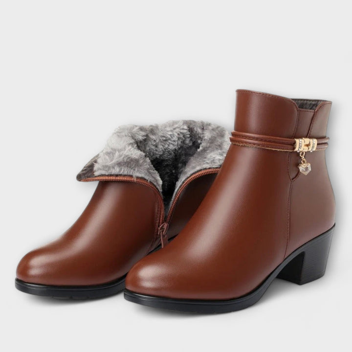 Asta – Eleganti ziemas zābaki ar rāvējslēdzēju