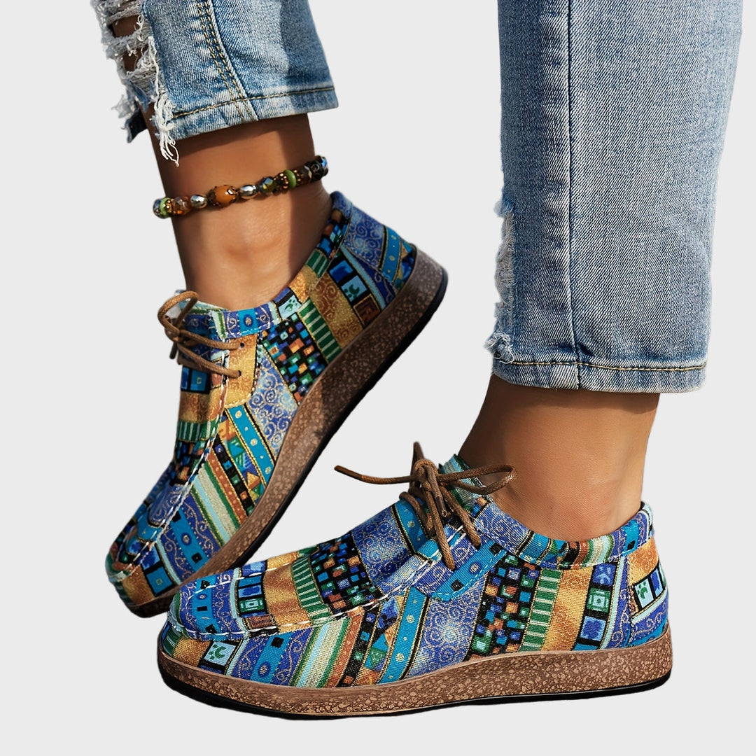 Daudzkrāsaini Boho Apavi