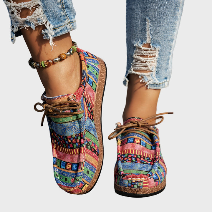 Daudzkrāsaini Boho Apavi