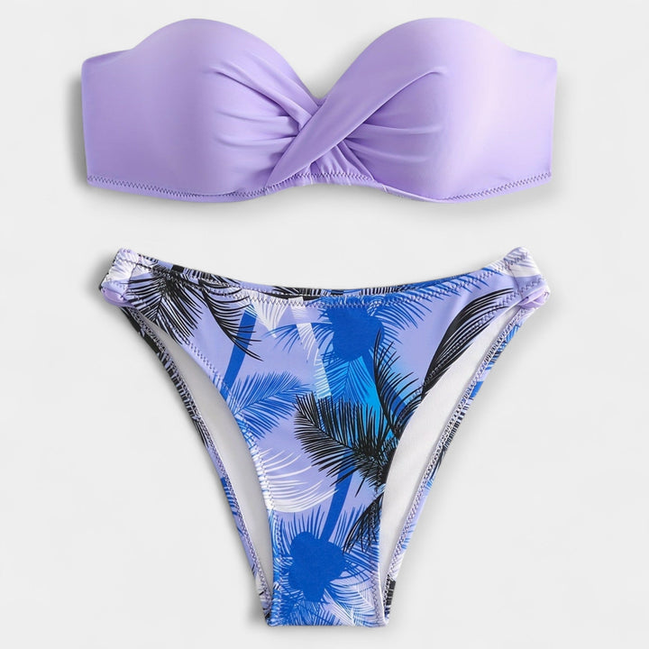 Seksīgais bikini ar atvērtu muguru un stiliem